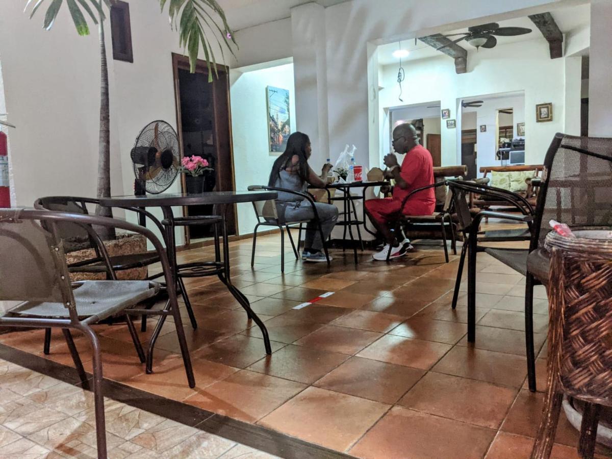 Hotel Aluge Santo Domingo Buitenkant foto