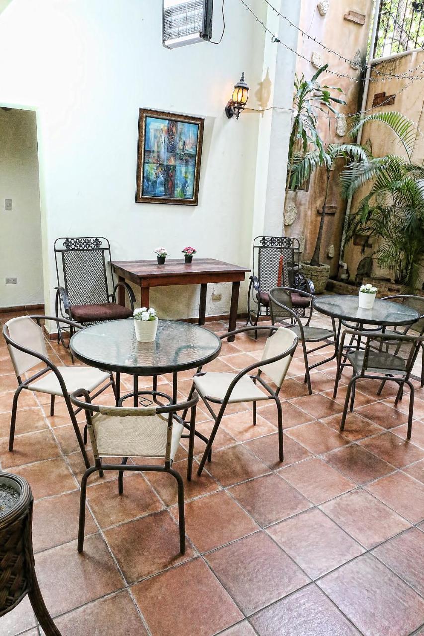 Hotel Aluge Santo Domingo Buitenkant foto